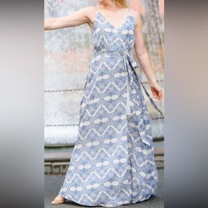 Lulu’s maxi length wrap dress - size small